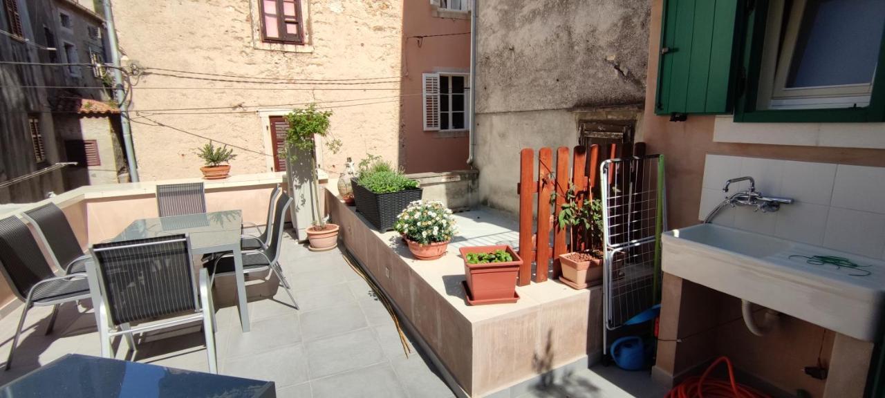 Luxury Apartment - Old Soul With A New Heart Црес Екстер'єр фото